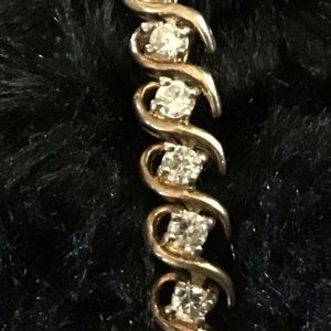 Tennis bracelet